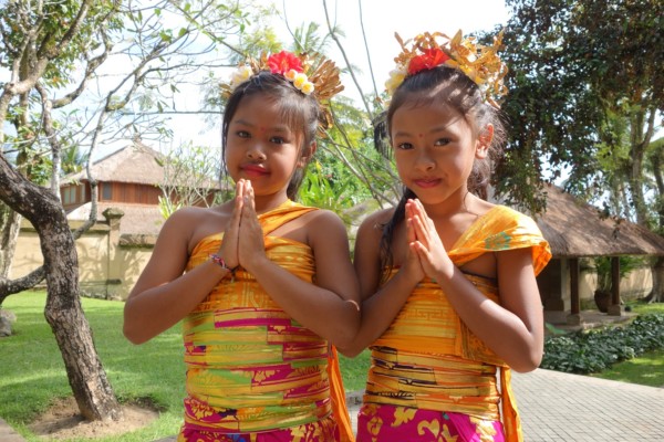 VLife Blog vlife.blog Junge Tänzerinnen Amandari Ubud