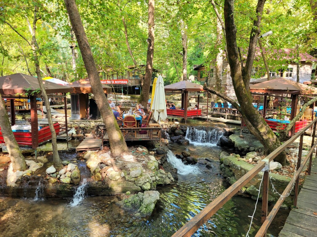 © VLife Blog – vlife.blog Aussergewöhnliche Verpflegungsmöglichkeit in Ulupınar im Olympos-Nationalpark.