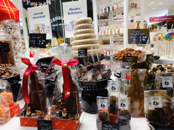 © VLife Blog vlife.blog Blick ins Schaufenster von Moeder Babelutte in Knokke-Heist.