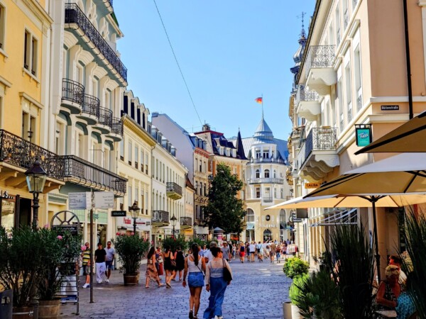 © VLife Blog vlife.blog Bummel durch die attraktive Fussgängerzone im Zentrum von Baden-Baden.