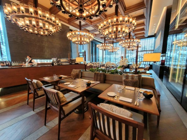 © VLife Blog vlife.blog Das mit 14 GaultMillau-Punkten ausgezeichnete The Restaurant.