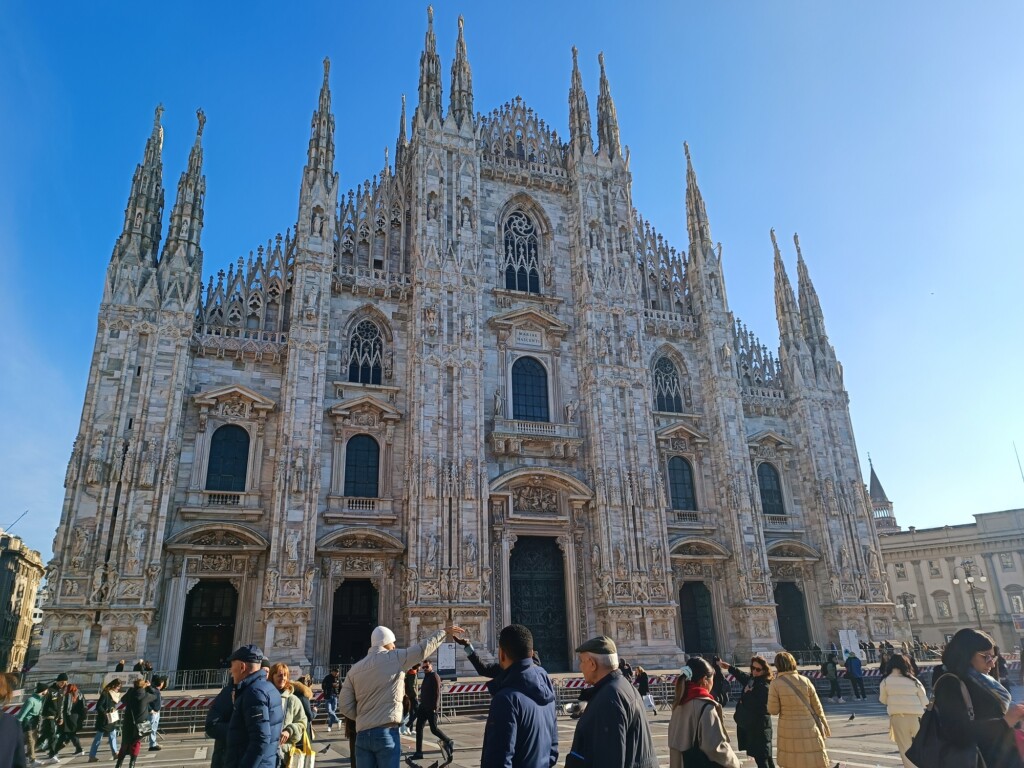 © VLife Blog – vlife.blog Der Dom Santa Maria Nascente wurde im Stil der lombardischen Gothik erbaut.