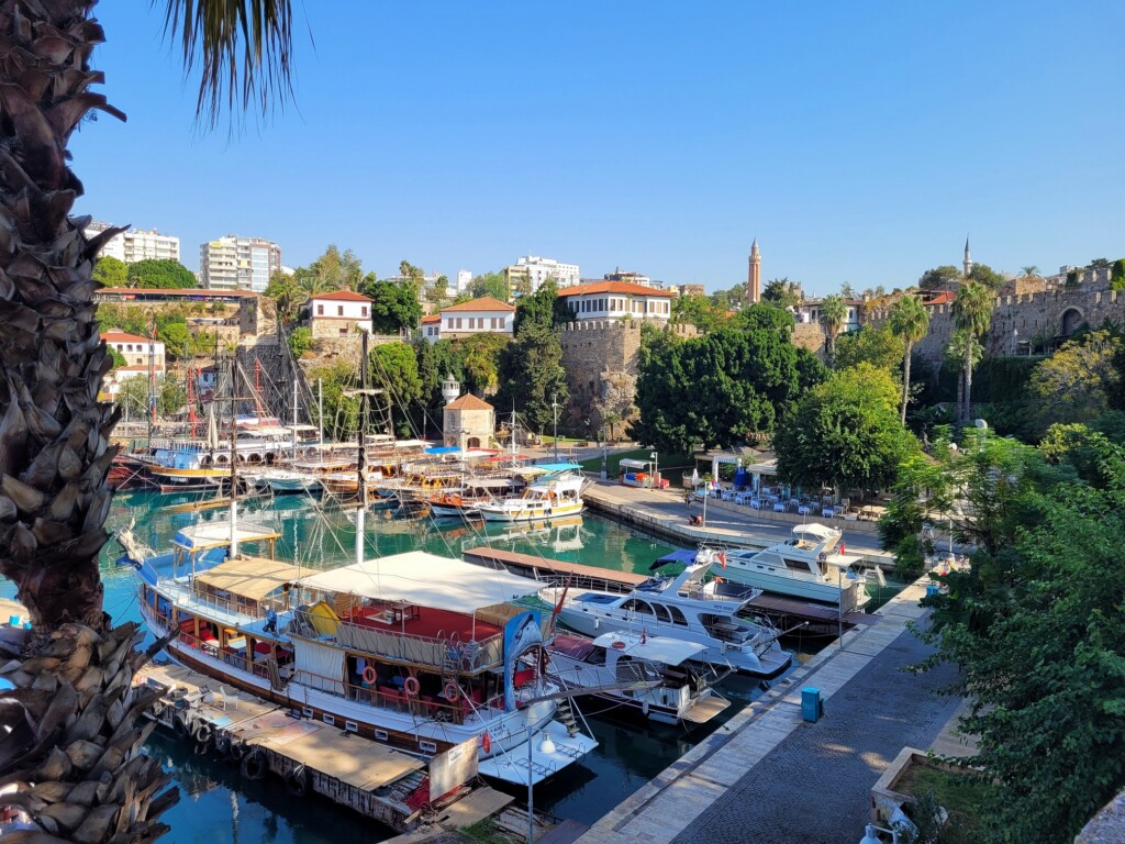 © VLife Blog – vlife.blog Der alte Hafen von Antalya ist eines der wichtigsten Sehenswürdigkeiten.
