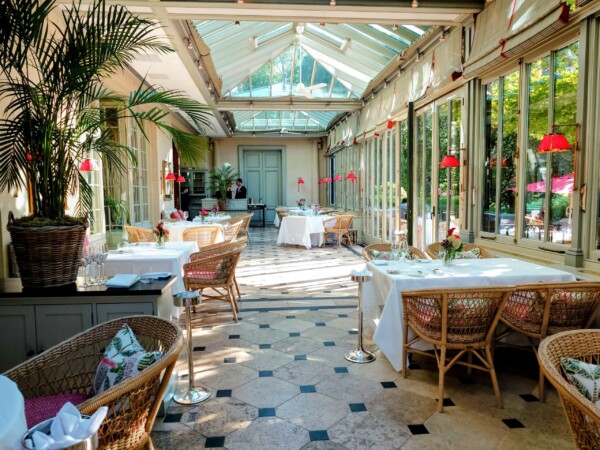© VLife Blog vlife.blog Der lichtdurchflutete Wintergarten im Brenners Park Hotel & Spa.