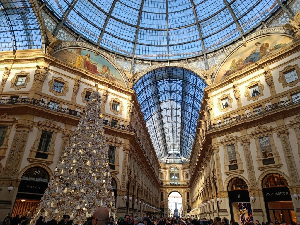 © VLife Blog – vlife.blog Die Galleria Vittorio Emanuele II ist ein wahrer Einkaufstempel im Herzen von Mailand.