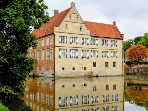 © VLife Blog vlife.blog Die Wasserburg Hülshoff ist der Geburtsort von Annette von Drosten-Hülshoff.