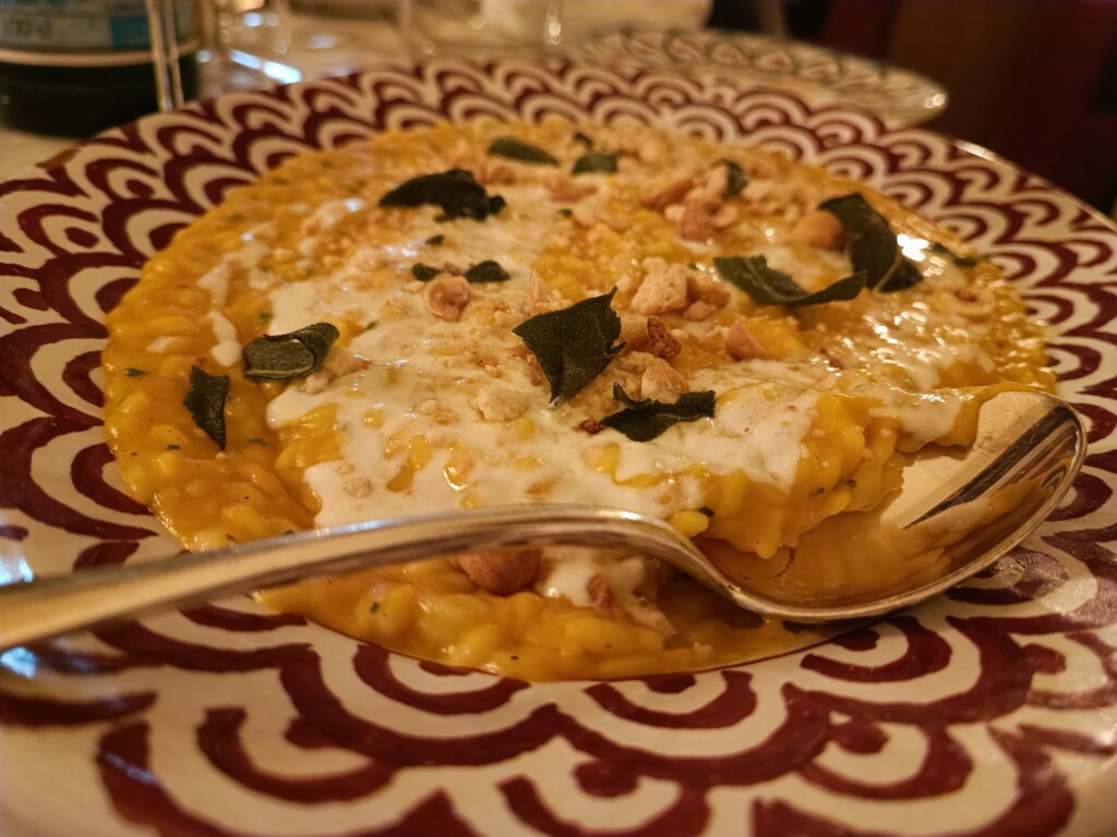 © VLife Blog – vlife.blog Ein Augen- und Gaumenschmaus das Risotto in der Osteria Gloria Milano.