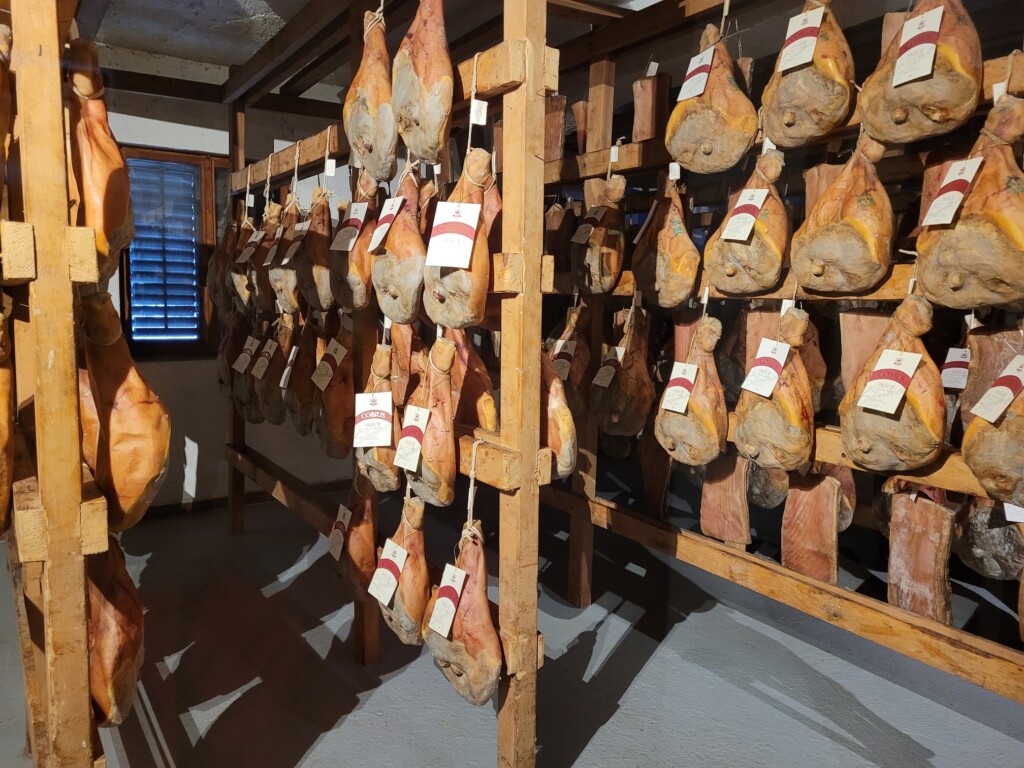 © VLife Blog – vlife.blog Ein Paradies für Schinken-Liebhaber ist der familiengeführte Betrieb Škerlj in Tomaj.