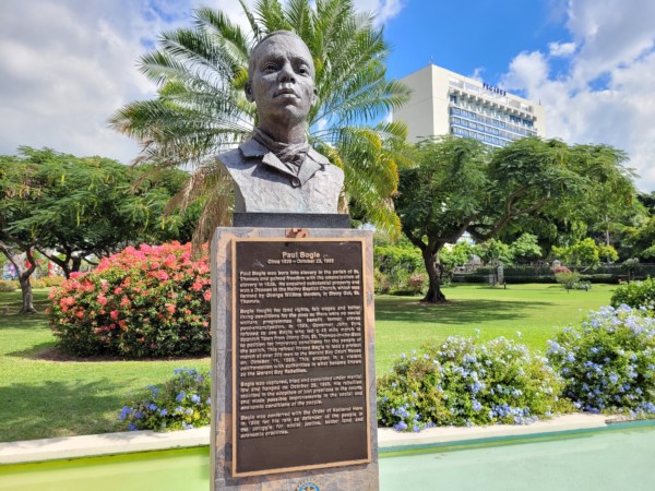 © VLife Blog vlife.blog – Im Emancipation Park in Kingston erinnern Denkmäler an die wichtigsten Persönlichkeiten der Insel.