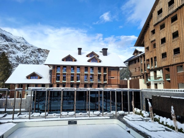 © VLife Blog vlife.blog Im Winter verwandelt sich der Aussenpool Im The Courtyard zum The Ice-Rink.