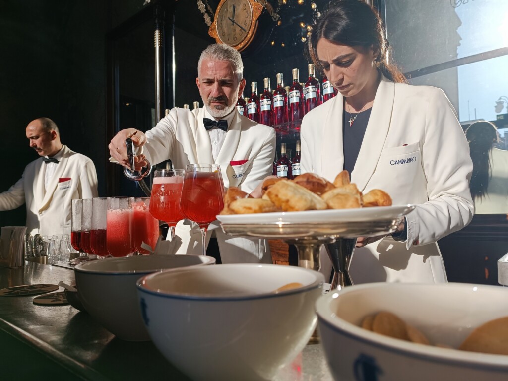 © VLife Blog – vlife.blog In der Camparino Bar wurde der Campari erfunden.