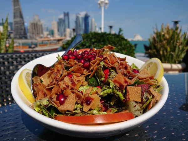 © VLife Blog vlife.blog – Orientalisch schlemmen mit Blick auf die Skyline von Doha.