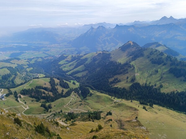 © VLife Blog vlife.blog Panoramablick vom Moléson in die Freiburger Voralpen.
