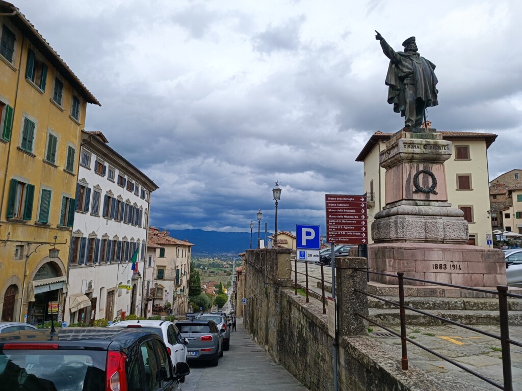 © VLife Blog vlife.blog – Schnurgerade führt die Strasse von Anghirai nach nach Sansepolcro.