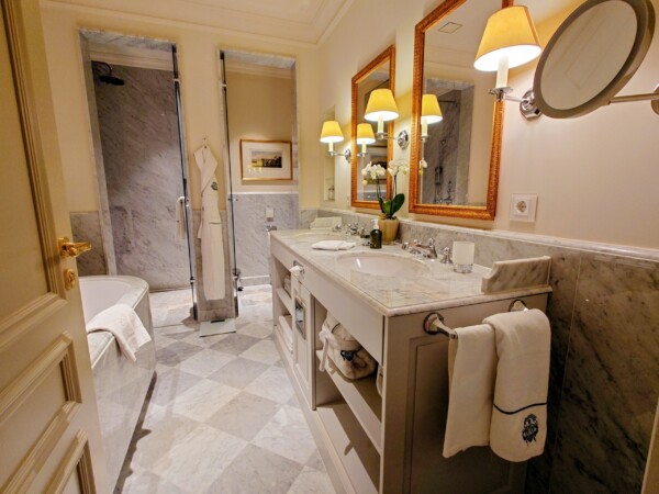 © VLife Blog vlife.blog Sehr elegantes Badezimmer im Brenners Park Hotel & Spa in Baden-Baden.