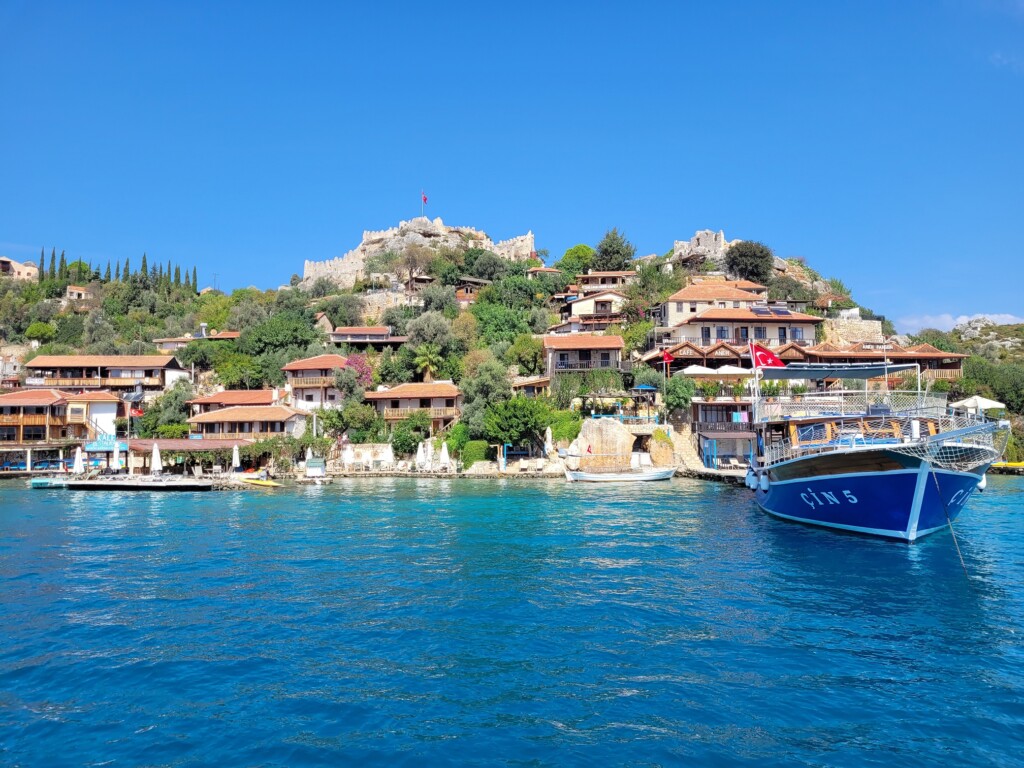 © VLife Blog – vlife.blog Simena ist nur per Boot erreichbar und liegt vor Kekova.