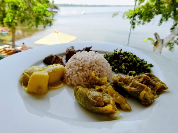 © VLife Blog vlife.blog Sri Lanka Mittagessewn mit Seesicht im Thaulle Ayurveda Resort.