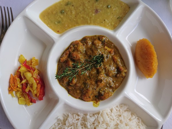 © VLife Blog vlife.blog – Typisch Kreolische Küche im Restaurant La Pirogue auf der Insel Praslin.
