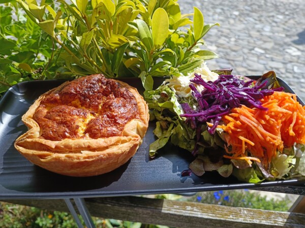 © VLife Blog vlife.blog Typische Quiche gruyèrienne im Restaurant Hôtel de Ville.