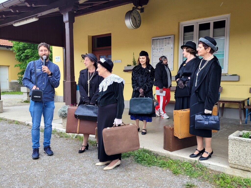 © VLife Blog – vlife.blog Während der Fahrt mit dem Weinzug werden auch spannende Einblicke in die Geschiche gewährt.