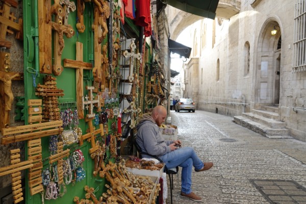 © VLife Blog vlife.blog Eines der vielen Souvenir-Geschäfte entlang der Via Dolorosa.