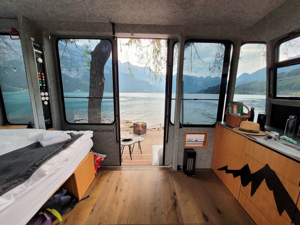 © VLife Blog vlife.blog In der Tiny House Gondel gibt es nicht nur ein Bett, sondern auch eine Kochgelegenheit.