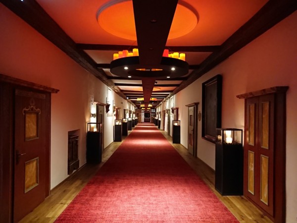 © VLife Blog – Über 500 Kerzen werden jeden Tag im Hotel & Spa Klosterbräu angezündet.
