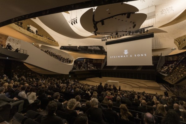 © Steinway & Sons – Steinway & Sons Paris Lang Lang Black Diamond Paris Philharmonie de Paris. Bahamas Martini
